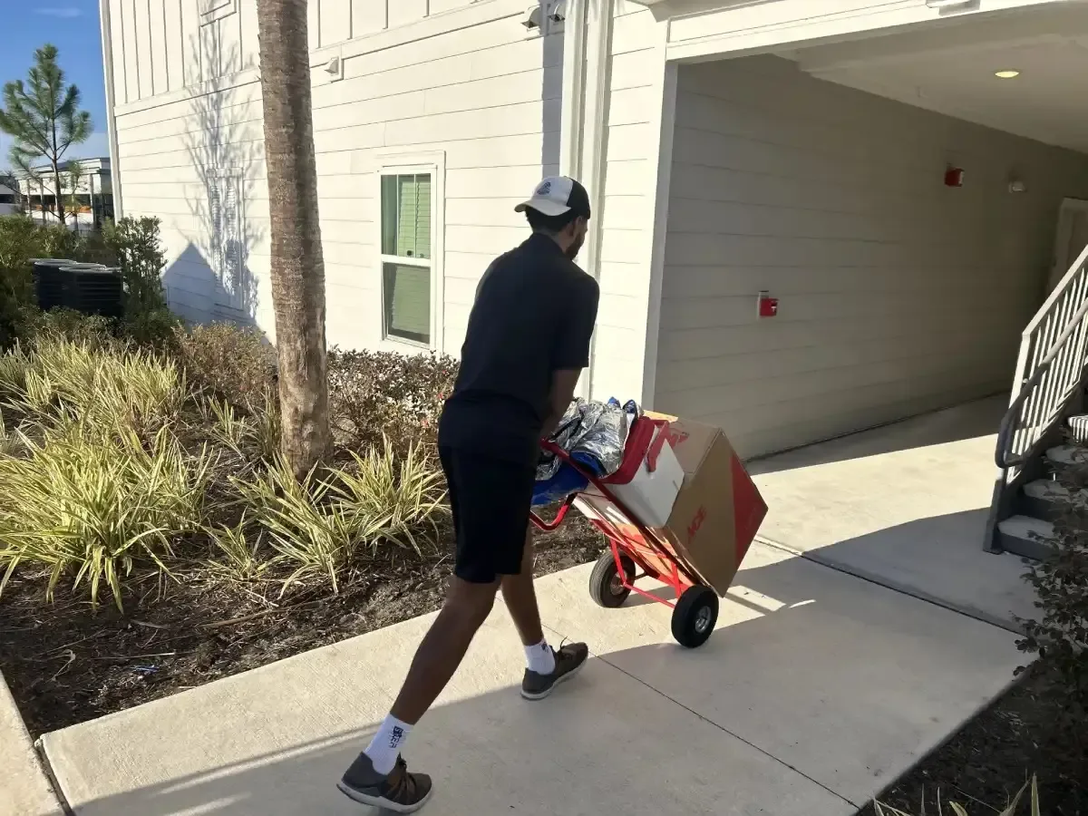 Happy 2 Help Moving team serving Ponte Vedra, St. Johns, St. Augustine, Jacksonville, Nocatee, Jax Beach, and Northeast Florida